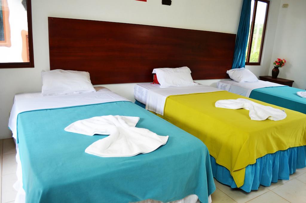 Piedras Blancas Lodge Puerto Ayora  Zimmer foto