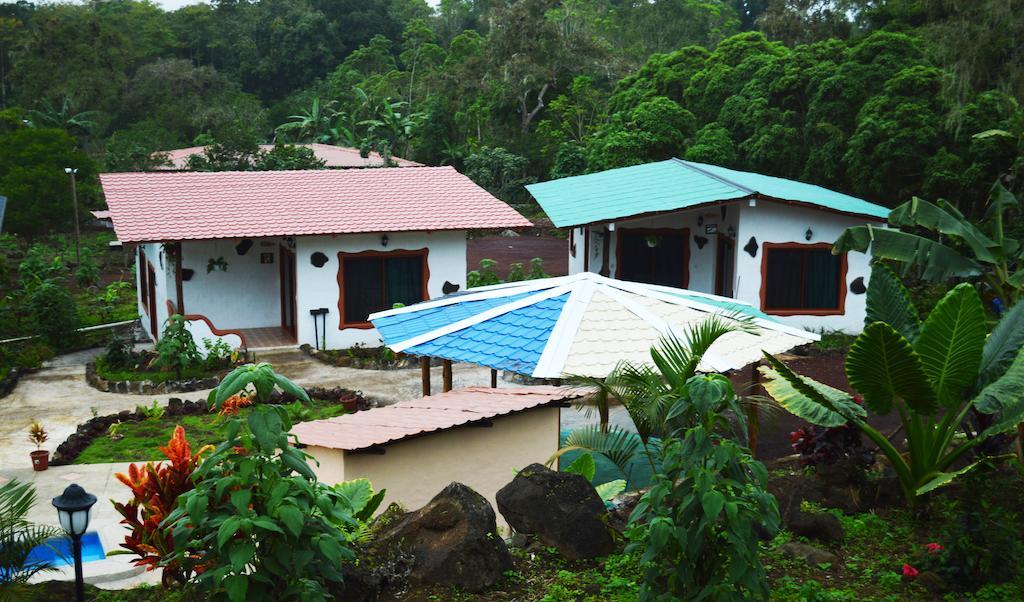 Piedras Blancas Lodge Puerto Ayora  Exterior foto