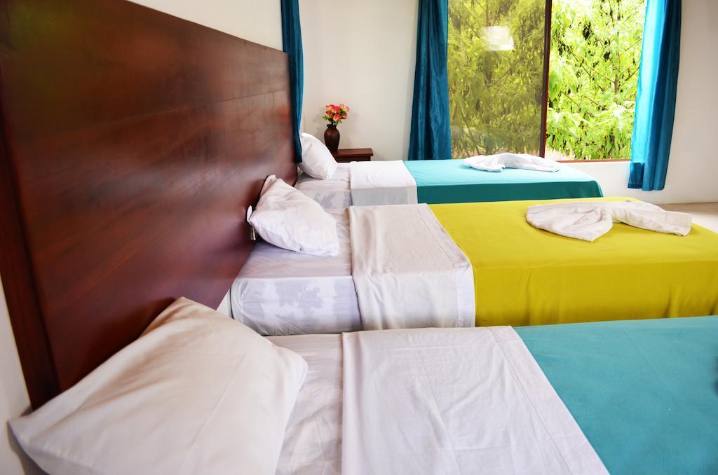 Piedras Blancas Lodge Puerto Ayora  Zimmer foto