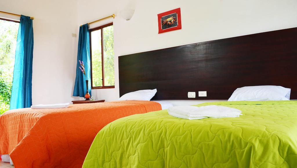 Piedras Blancas Lodge Puerto Ayora  Zimmer foto