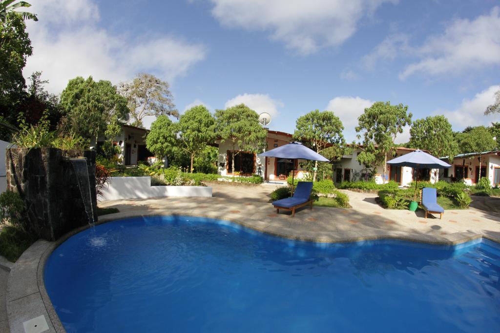 Piedras Blancas Lodge Puerto Ayora  Exterior foto