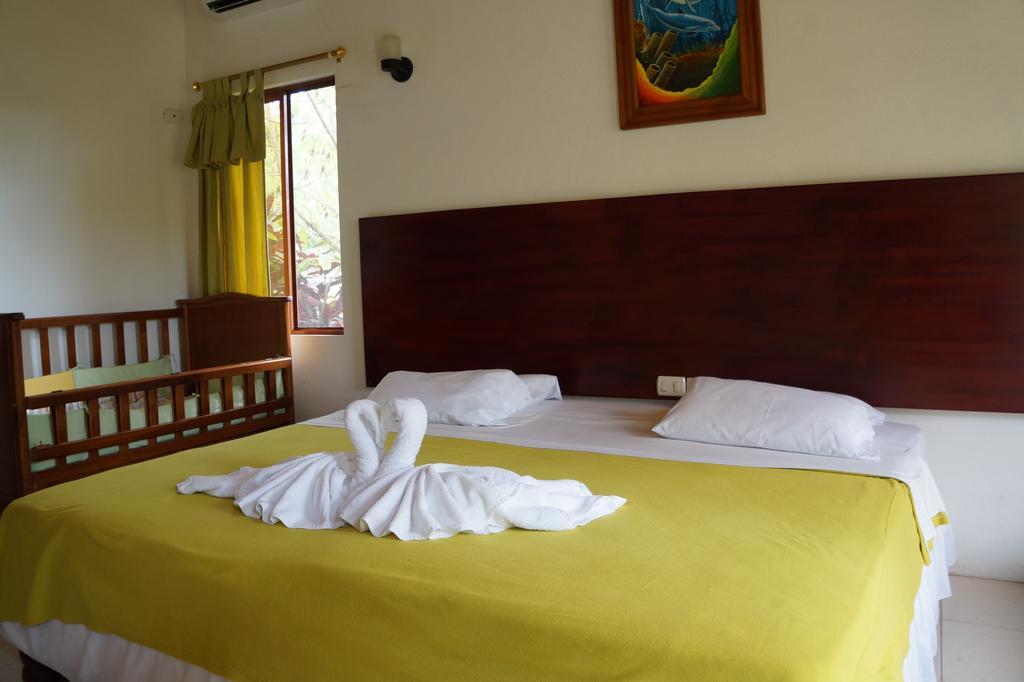 Piedras Blancas Lodge Puerto Ayora  Exterior foto